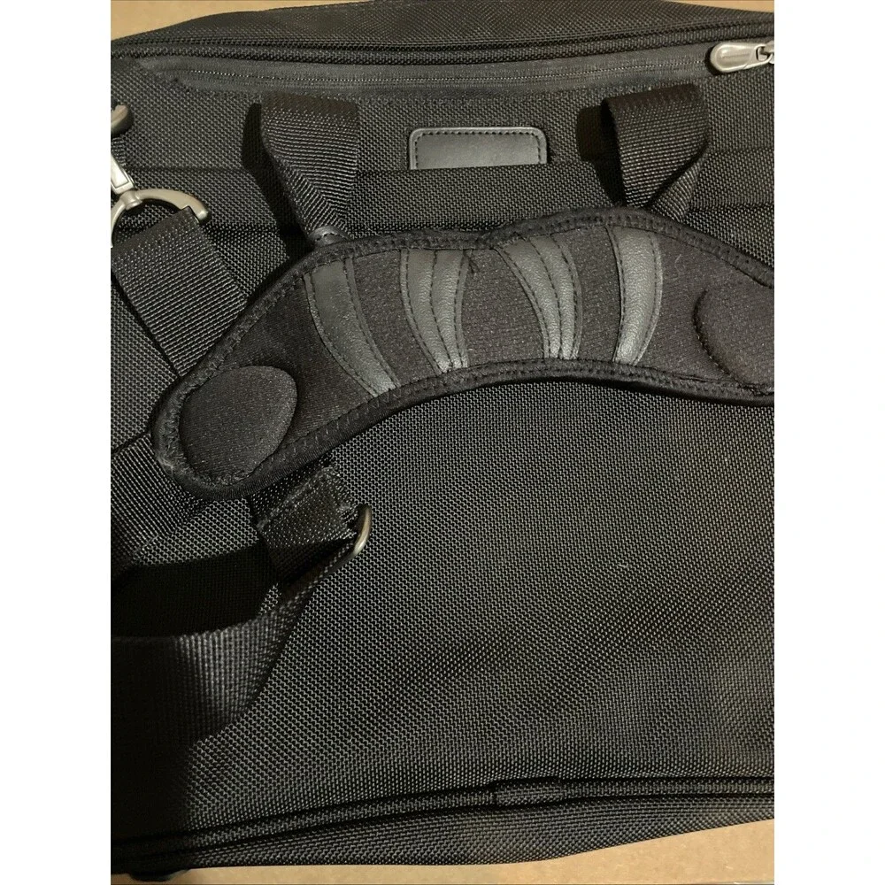 Briggs & Riley laptop / Travel Bag, Serial Number #05-BB101-0571931-2